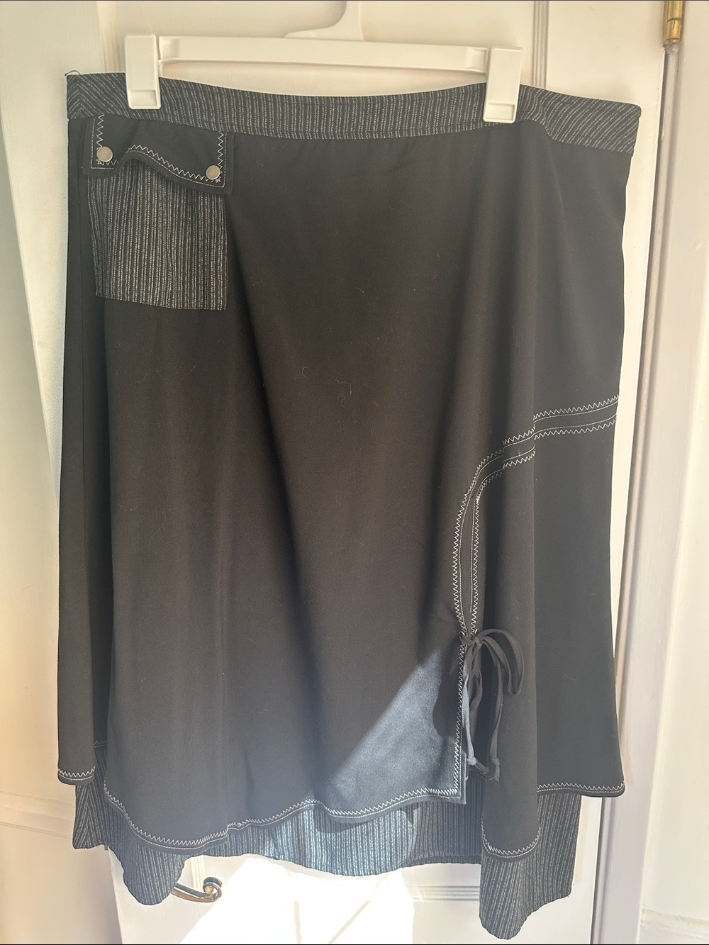 Monroe & Main Black Women's Maxi Skirt with Contrast Stitching - XXL